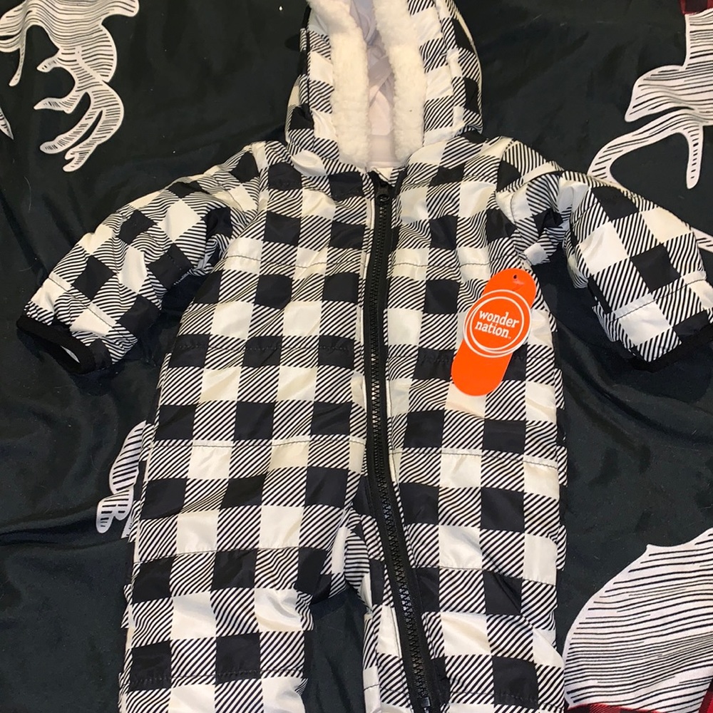 Brand Wonder Nation. Size 0-3M. Color black/white plaid